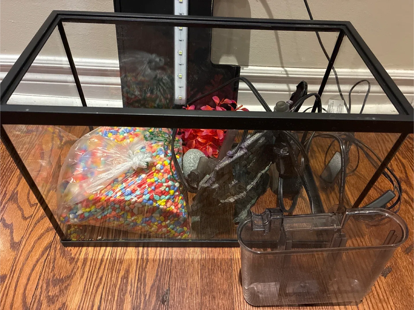 Fish Tank with Accessories image indicator(2)