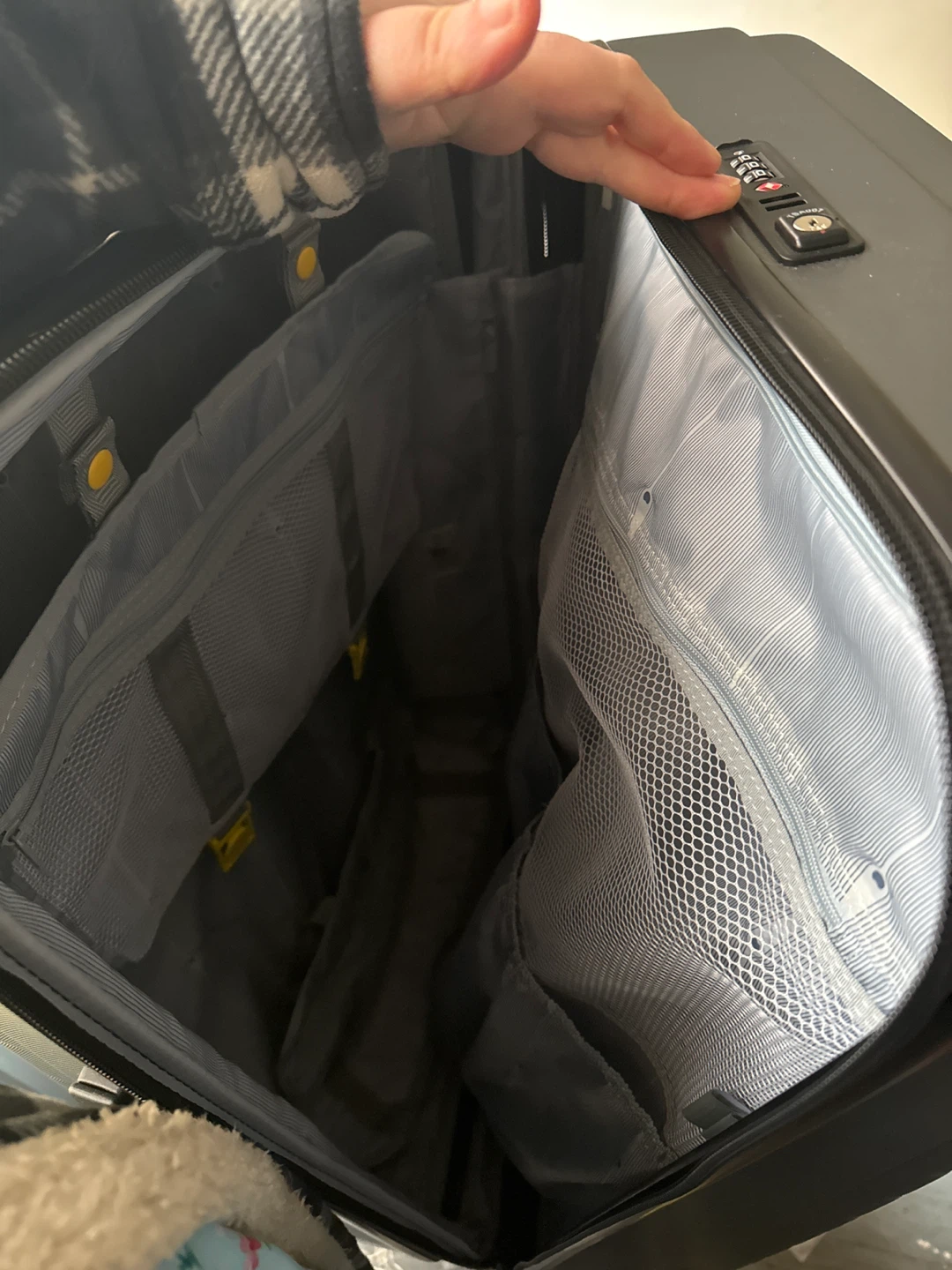 Gray Hardside Spinner Suitcase - photo 5