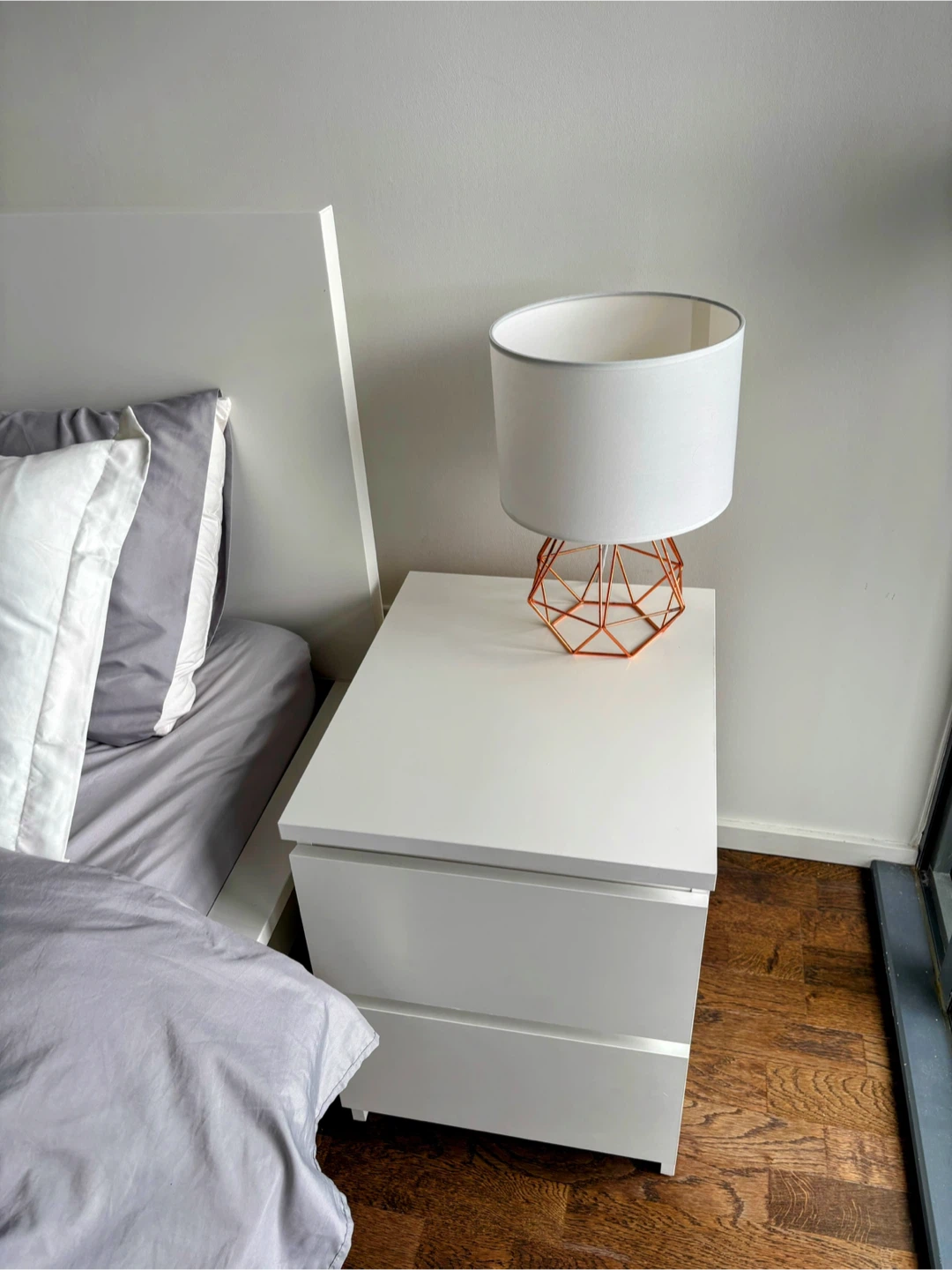 IKEA Queen bedframe and nightstands - Malm - photo 3