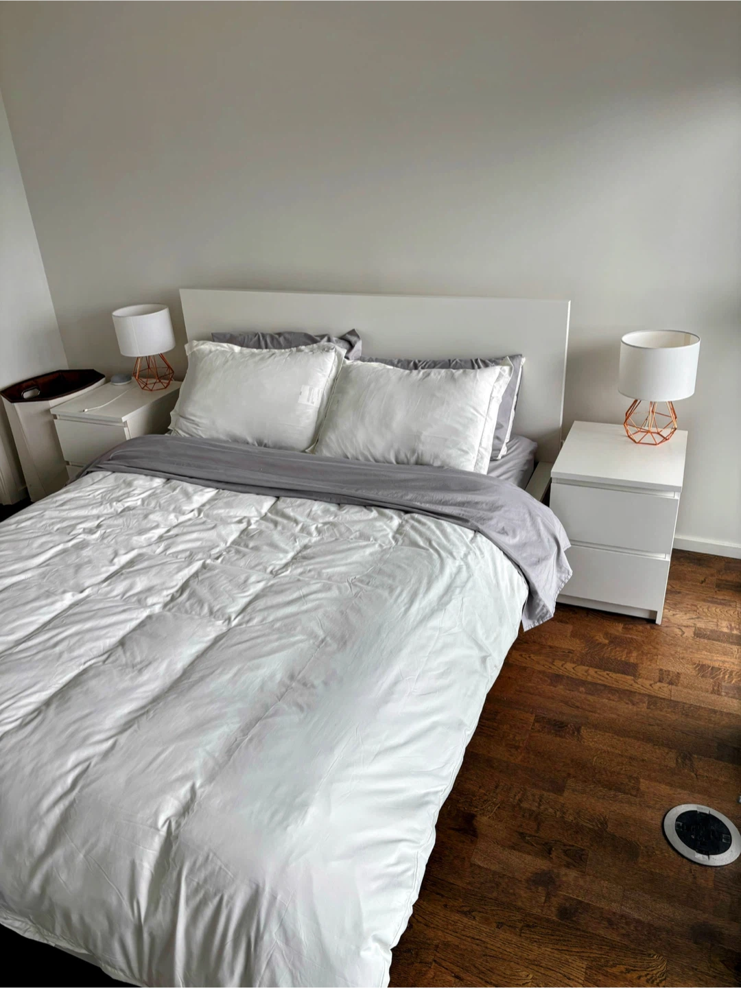 IKEA Queen bedframe and nightstands - Malm - photo 2