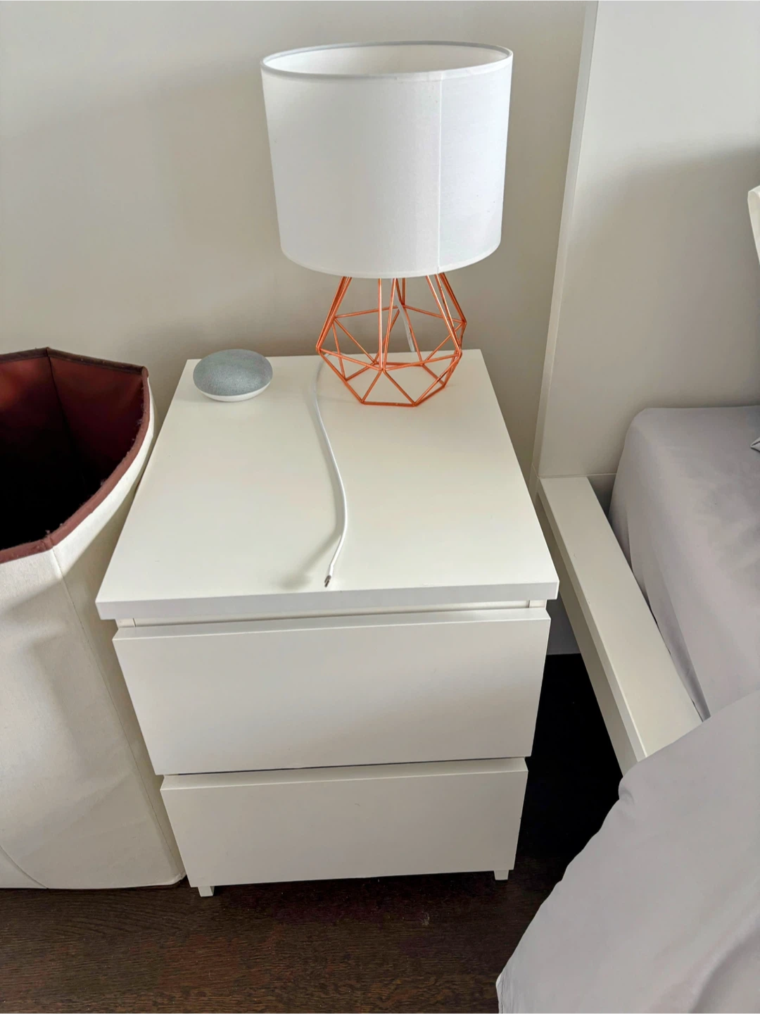 IKEA Queen bedframe and nightstands - Malm - photo 4