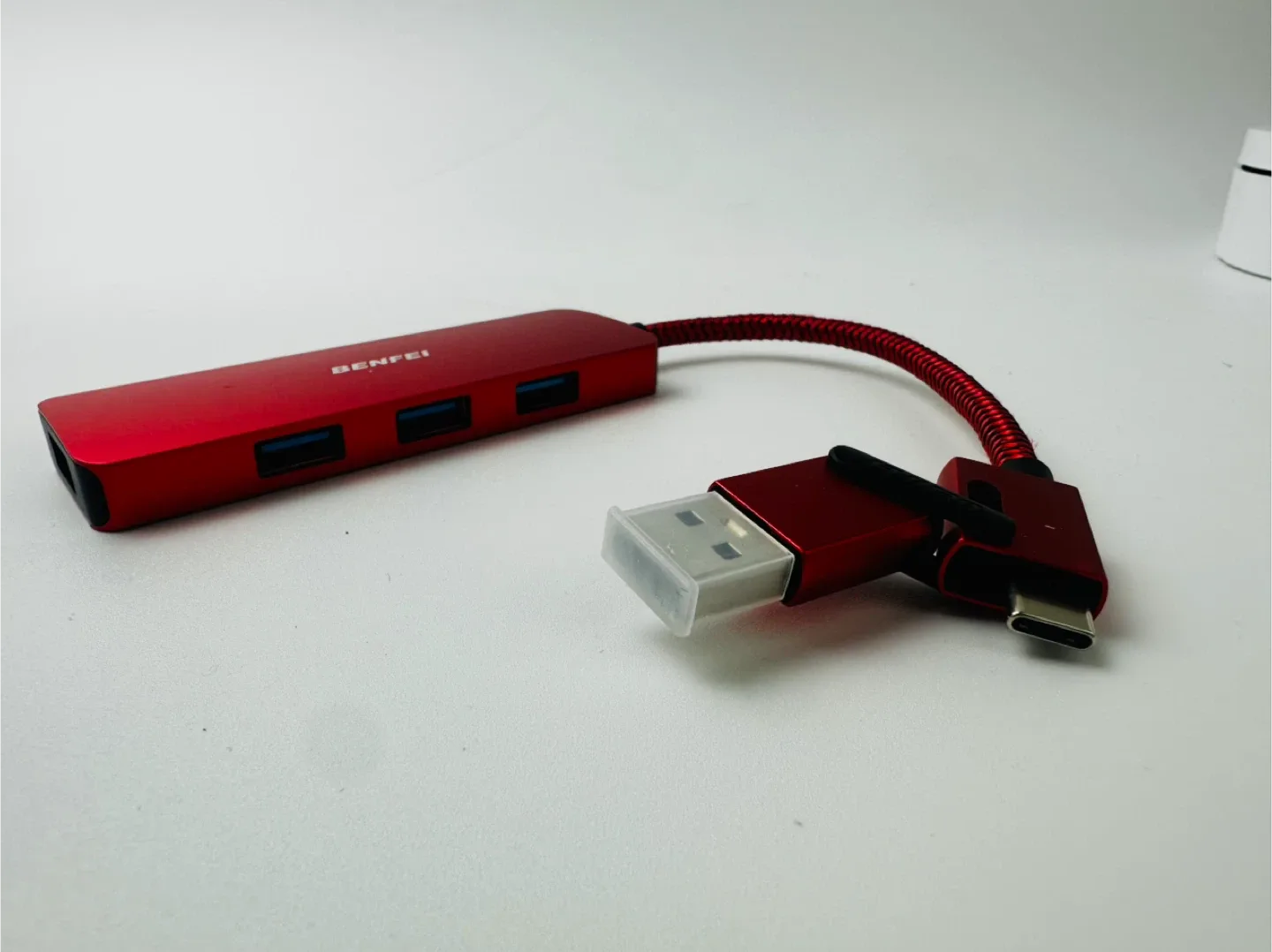 BENFEI USB-C and USB convertible High-Speed Hub - 4-Port image indicator(2)