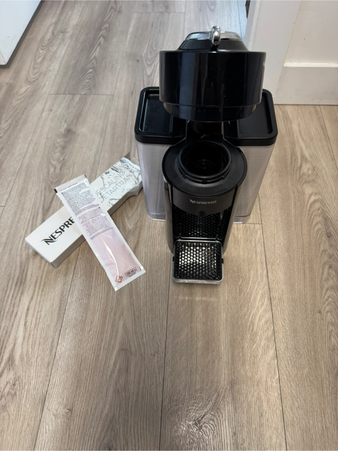 Nespresso Vertuo Machine with descaling solution - photo 2