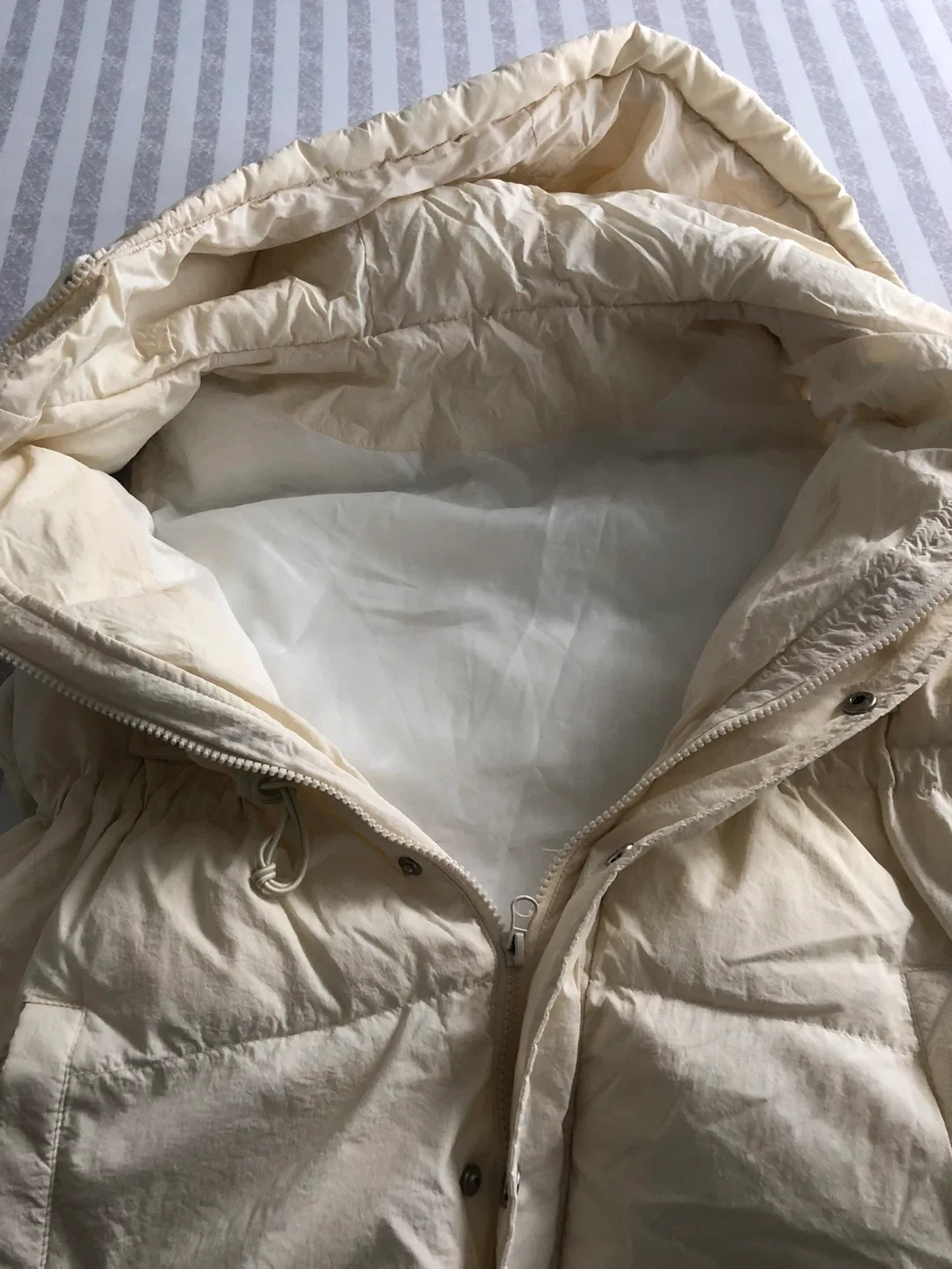 DAZY Hooded Puffer Vest - Beige image indicator(3)