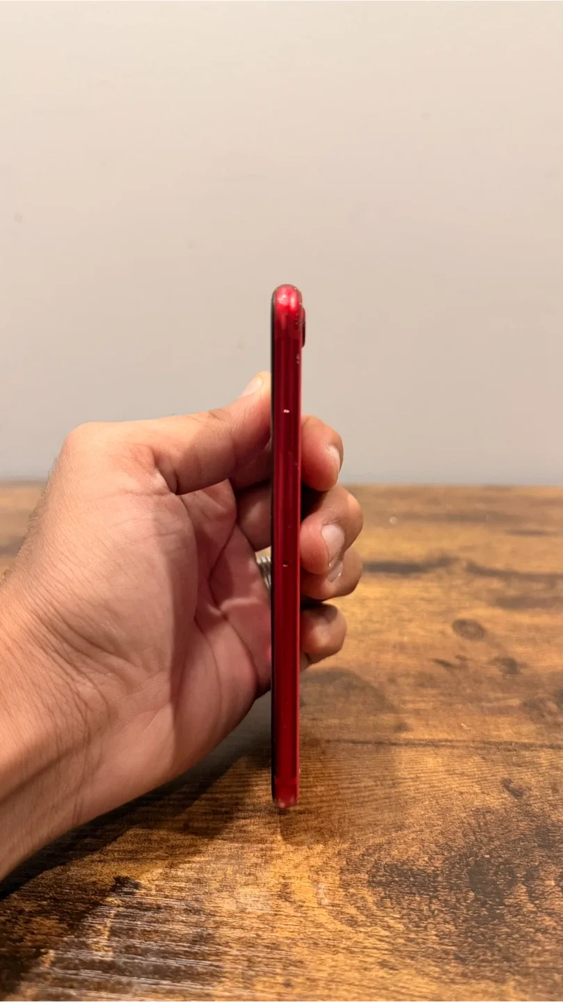 Product Red iPhone SE (2nd Generation) image indicator(5)