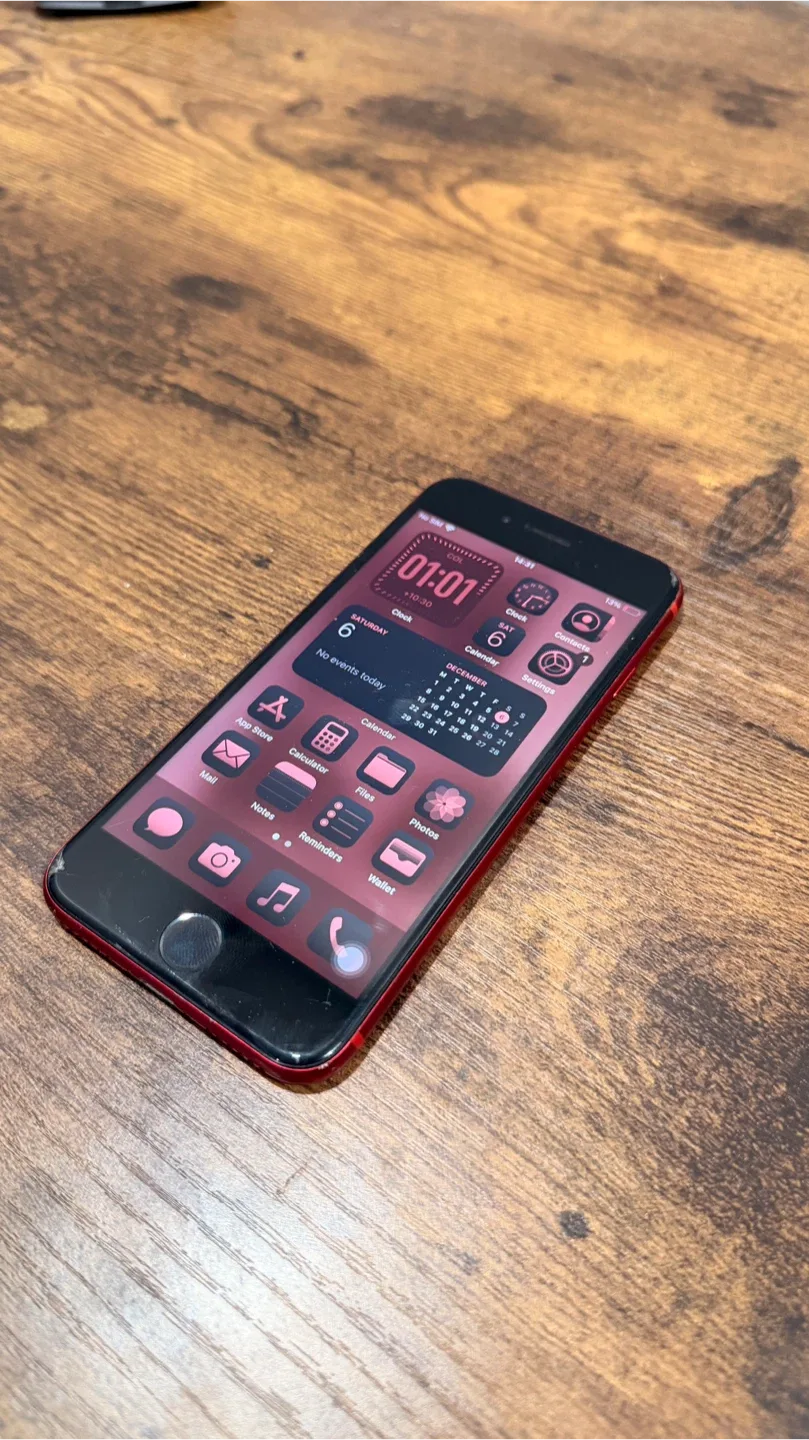 Product Red iPhone SE (2nd Generation) image indicator(4)