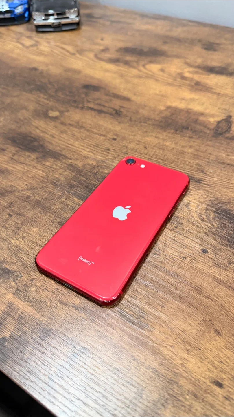 Product Red iPhone SE (2nd Generation) image indicator(2)