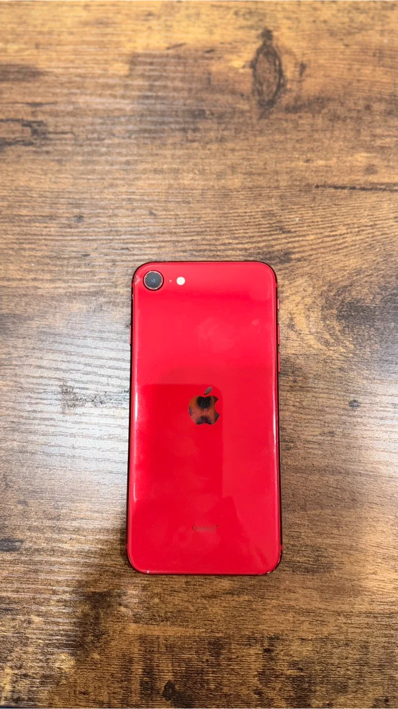 Product Red iPhone SE (2nd Generation)