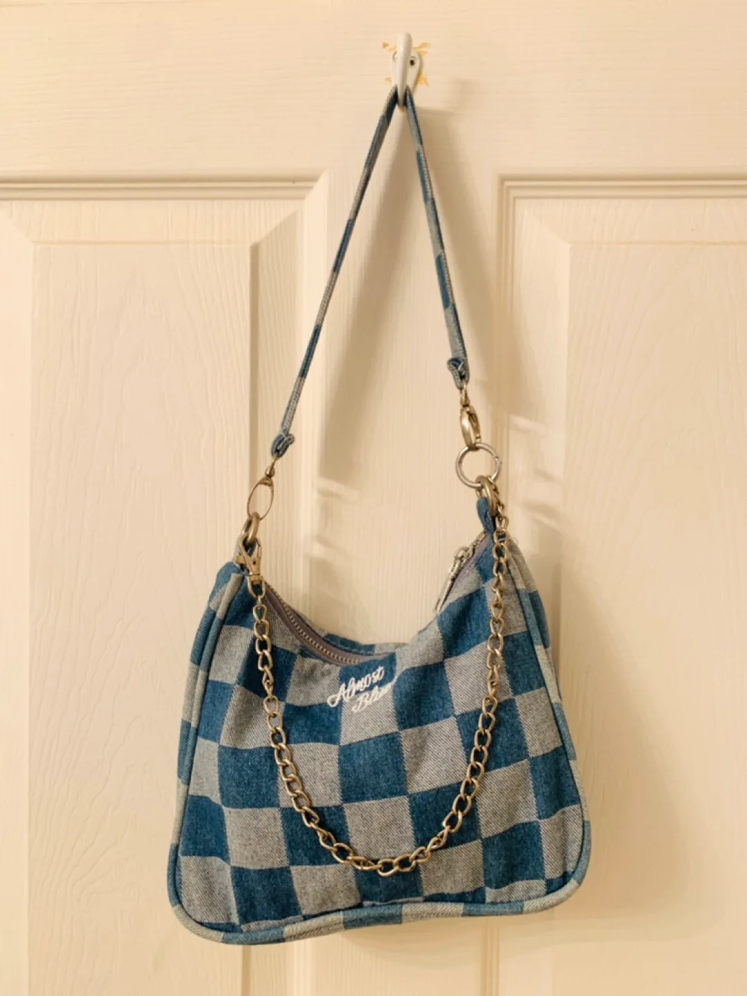 Retro-style mini bag. Size: 20x15cm image indicator(3)