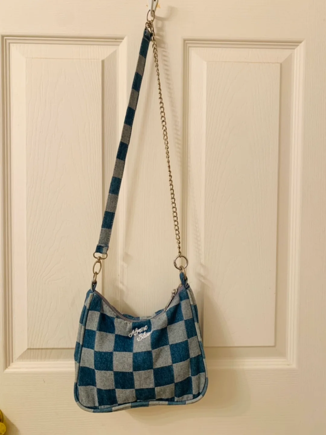 Retro-style mini bag. Size: 20x15cm