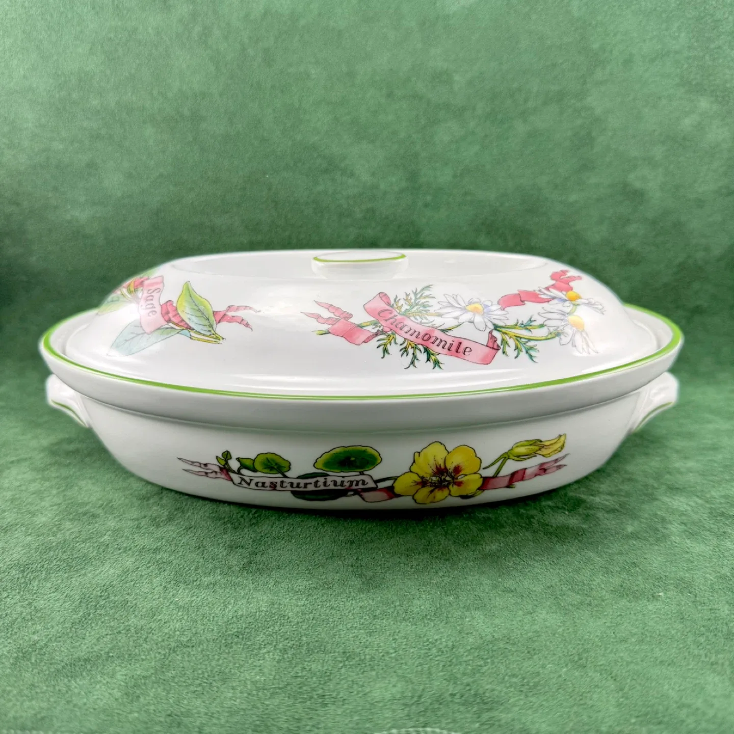 Royal Worcester Country Kitchen lidded casserole