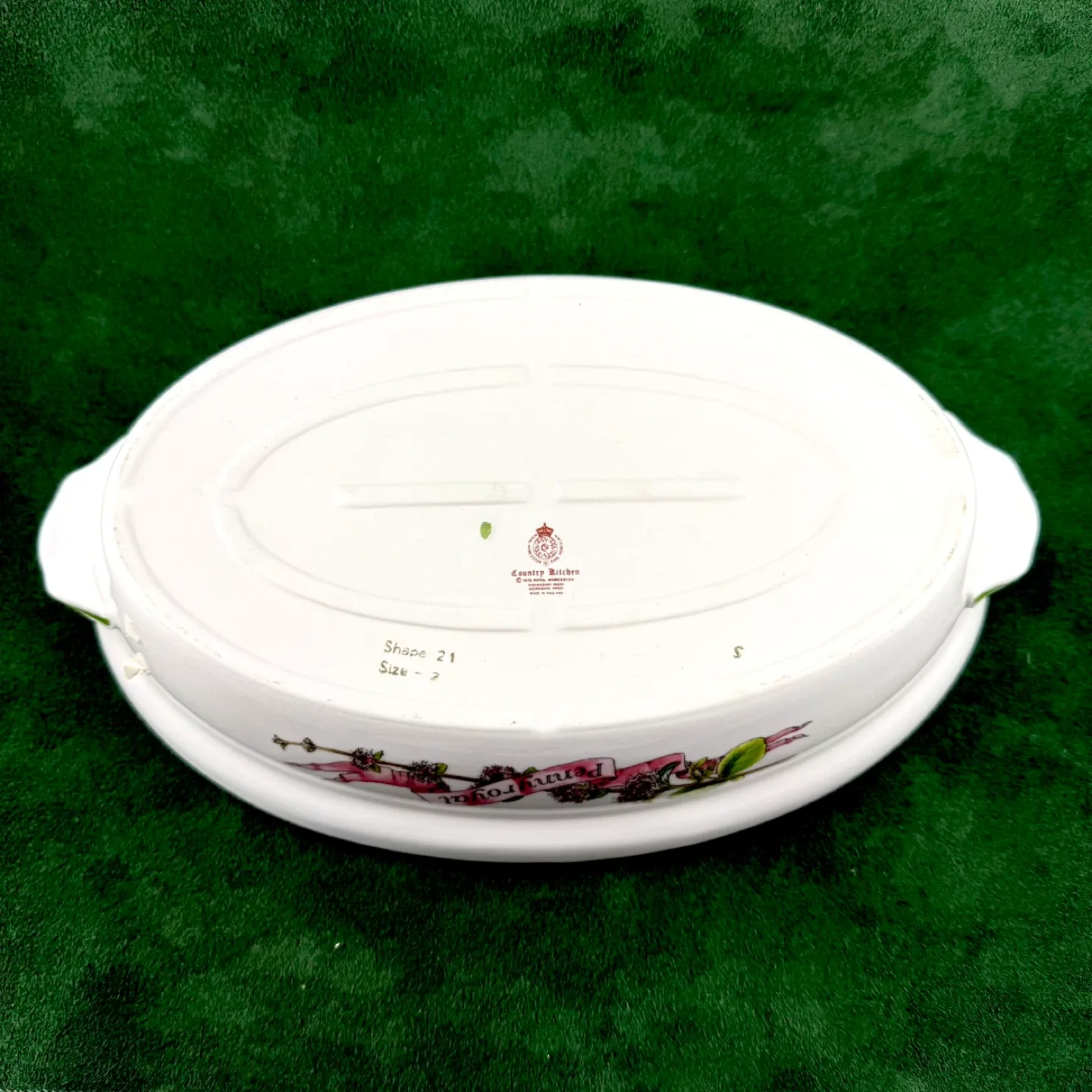 Royal Worcester Country Kitchen lidded casserole image indicator(4)