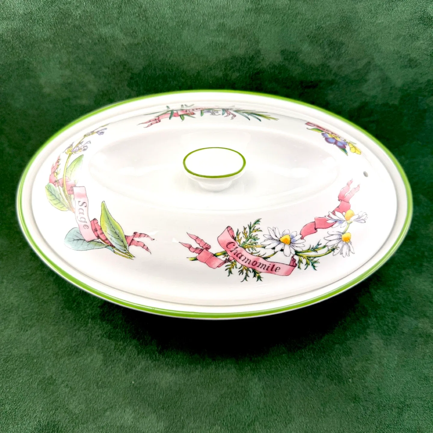 Royal Worcester Country Kitchen lidded casserole image indicator(2)