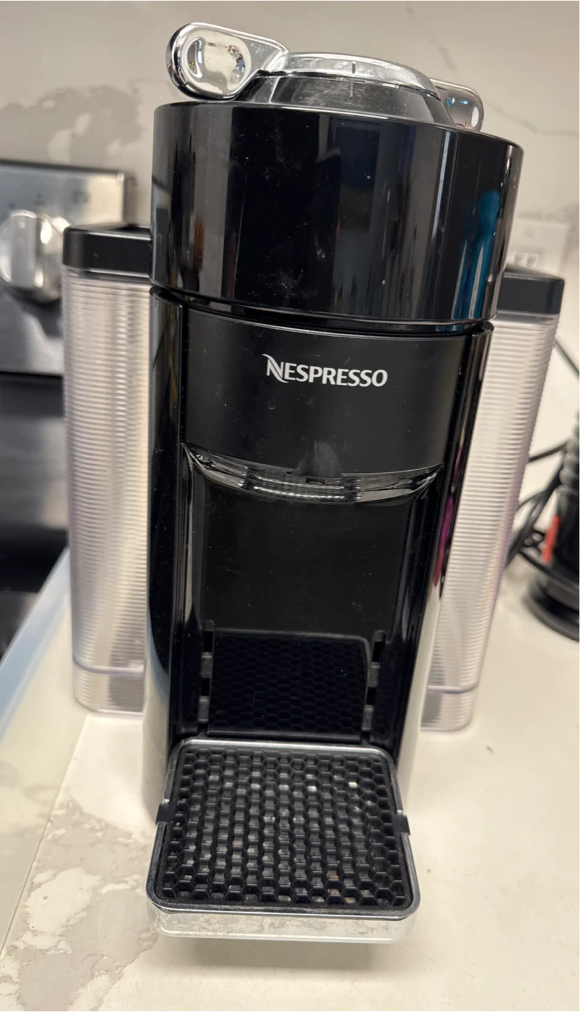 Nespresso Vertuo Machine with descaling solution - photo 3
