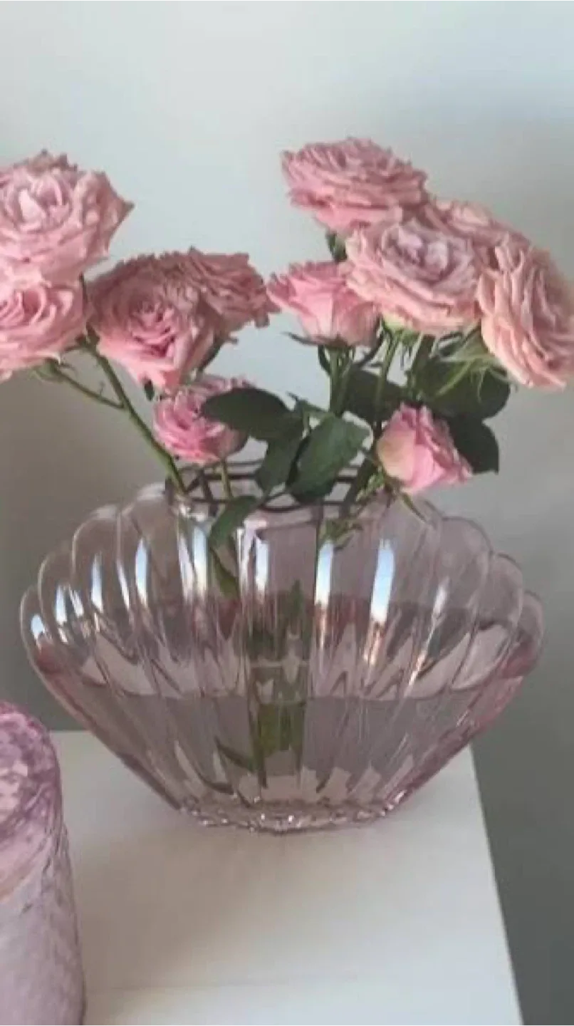 Pink Scalloped Glass Shell Vase image indicator(3)