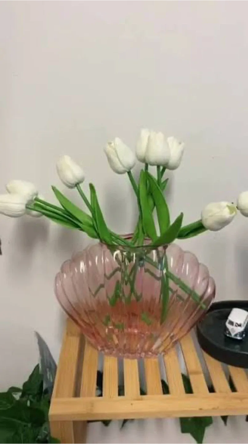 Pink Scalloped Glass Shell Vase image indicator(4)