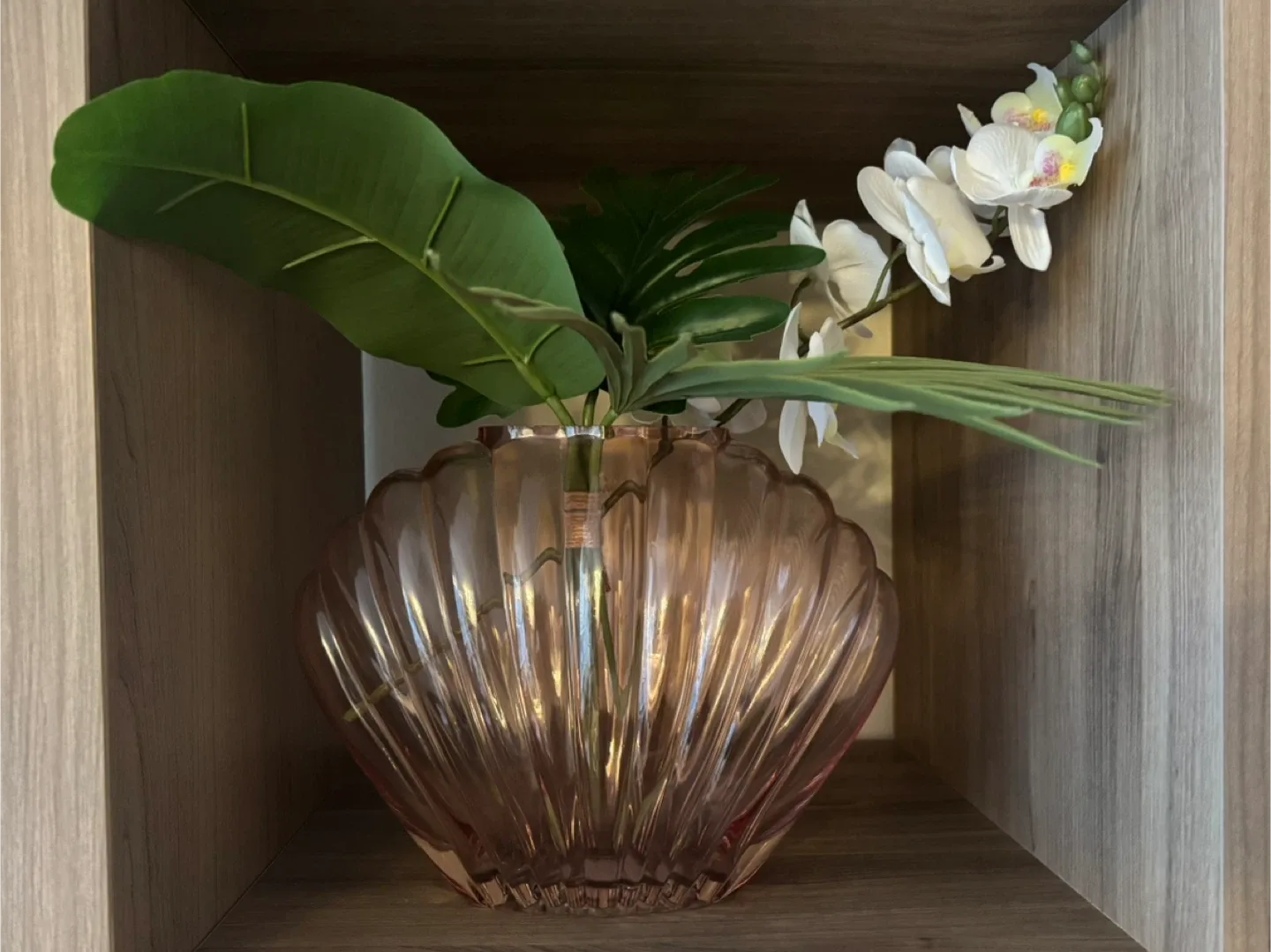 Pink Scalloped Glass Shell Vase image indicator(2)