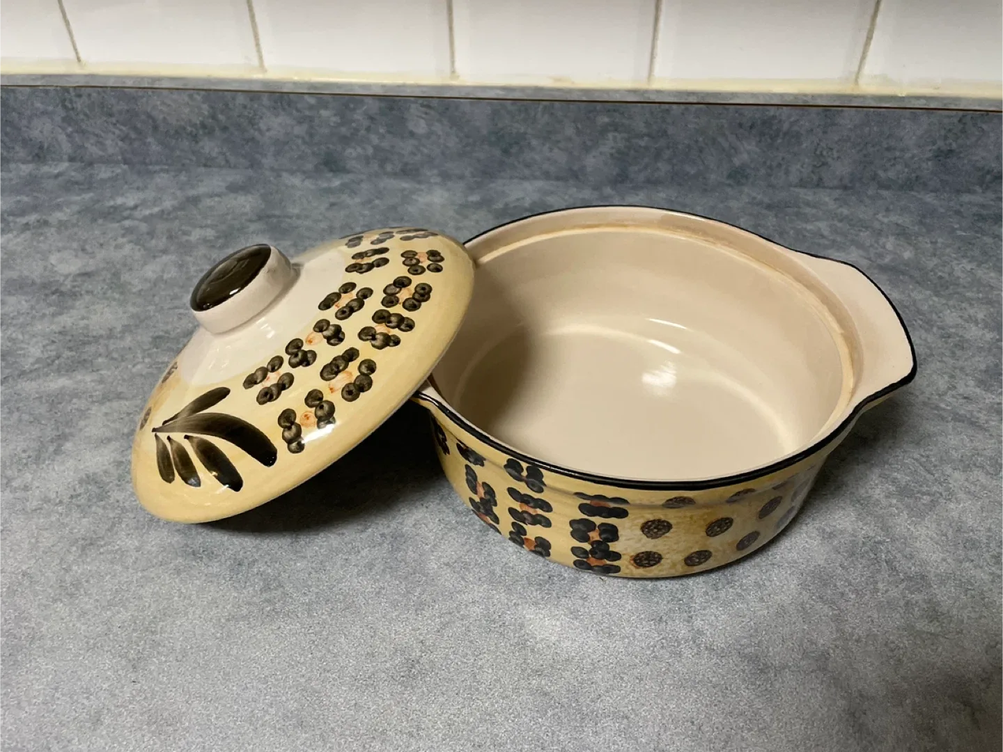 Decorative Ceramic Dish with Lid image indicator(2)