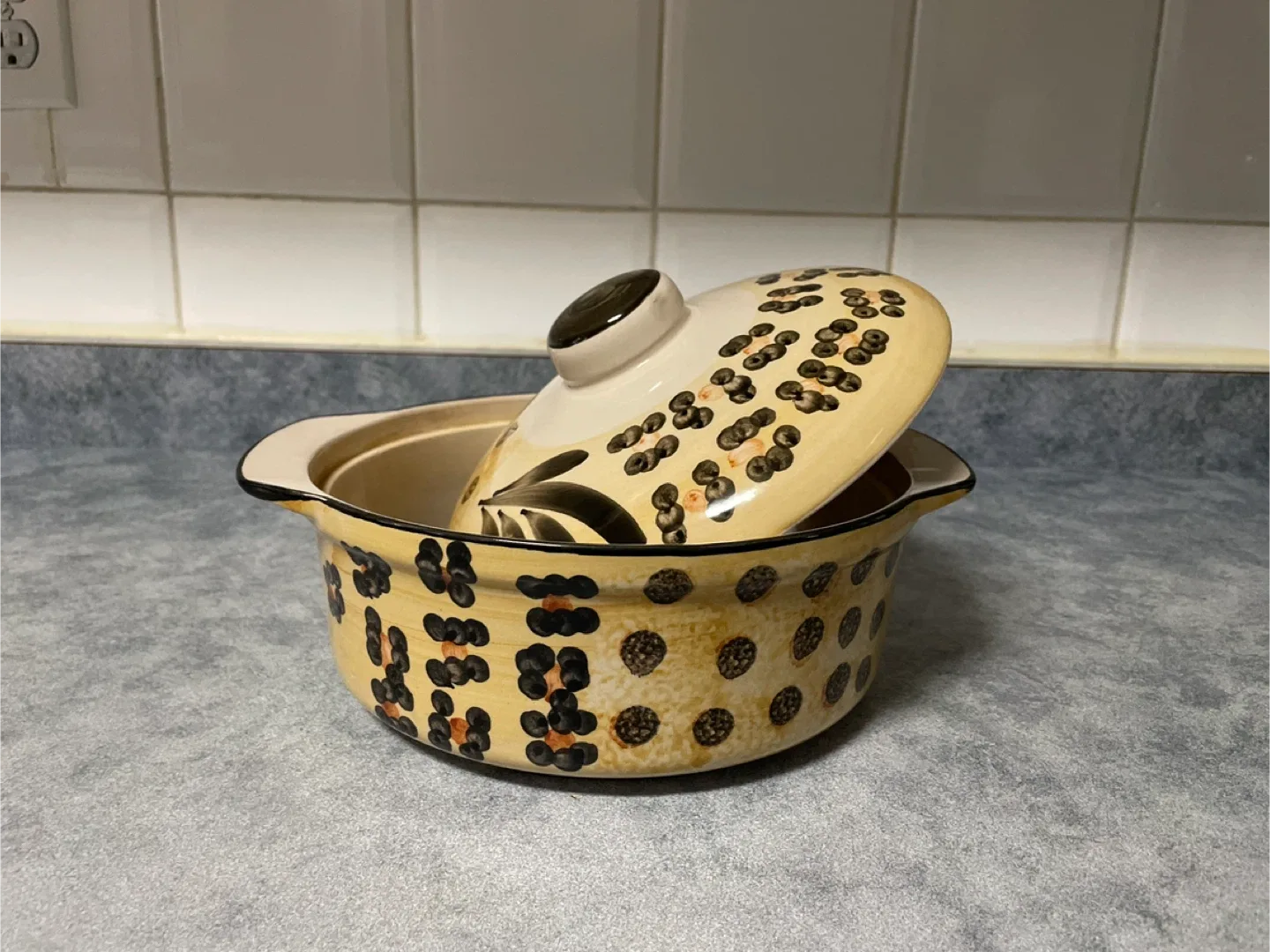 Decorative Ceramic Dish with Lid image indicator(3)