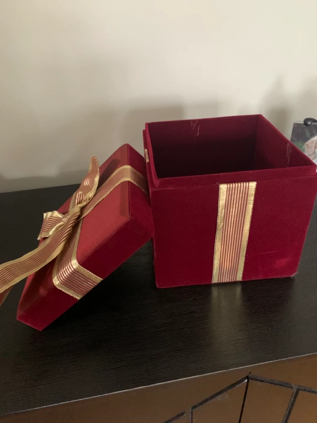 Red Velvet Decorative Gift Box image indicator(4)