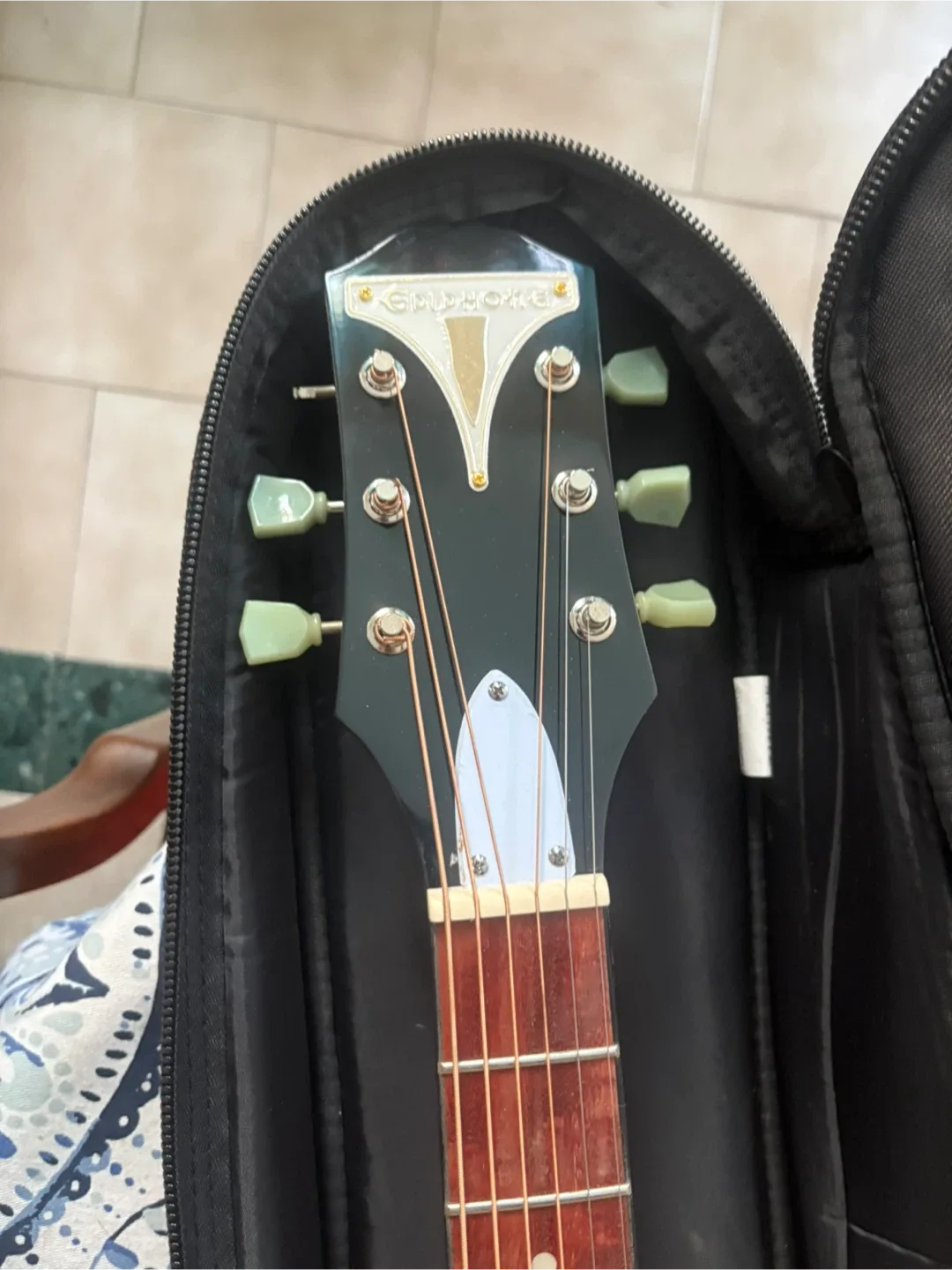 Epiphone Acoustic Guitar with Case image indicator(2)