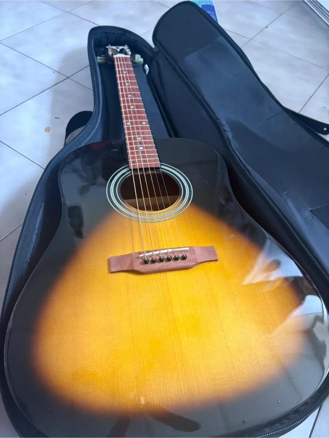 Epiphone Acoustic Guitar with Case image indicator(6)