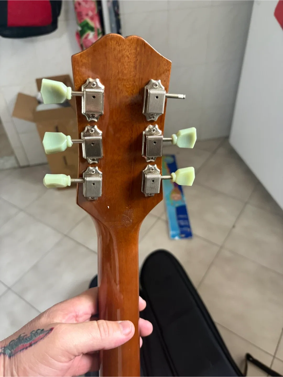 Epiphone Acoustic Guitar with Case image indicator(8)