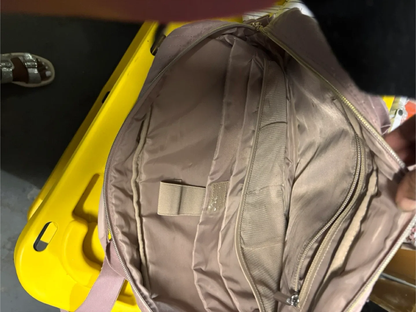 Bagsmart Pink Laptop Bag image indicator(5)