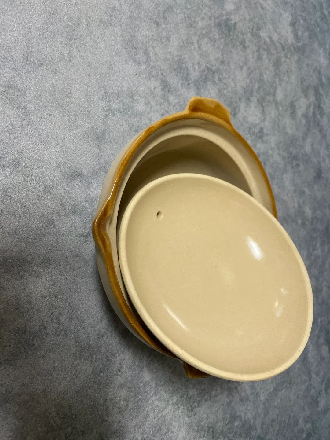 Earthenware Pot with Lid image indicator(2)