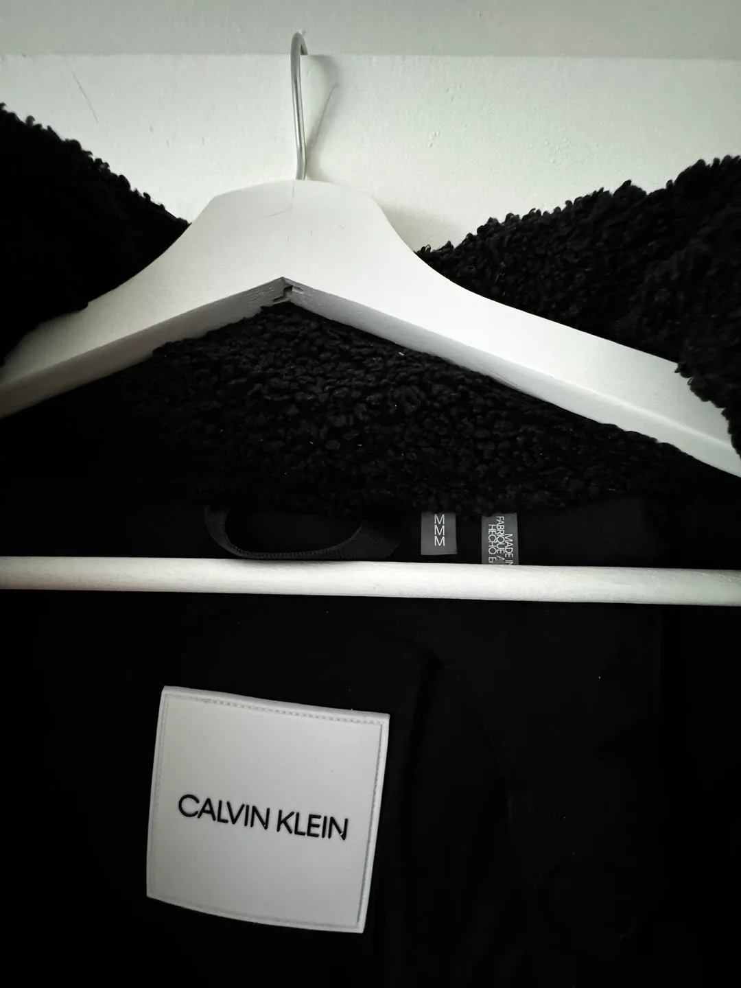 Calvin Klein Black Puffer Jacket - Size M image indicator(3)