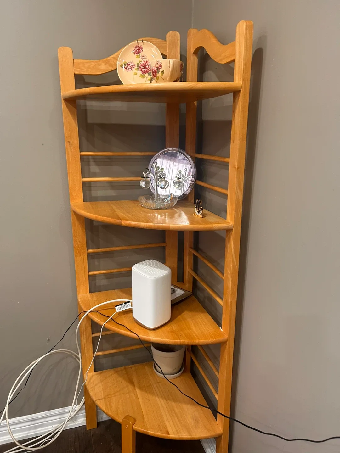 Wooden Corner Shelf image indicator(2)