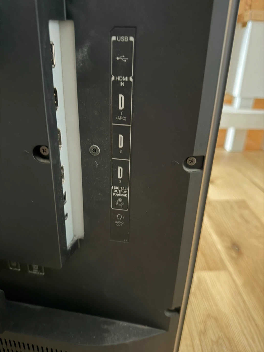Toshiba 50” 4K Smart TV – Great Condition - photo 2