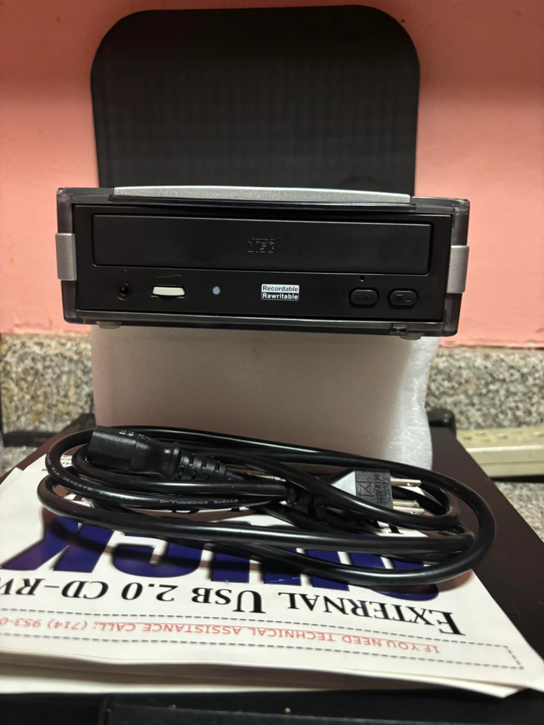External USB 2.0 CD-RW Drive