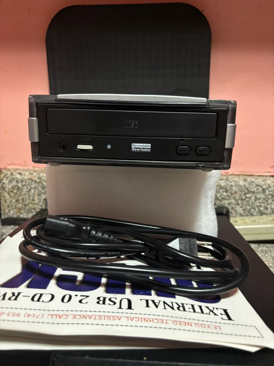 External USB 2.0 CD-RW Drive