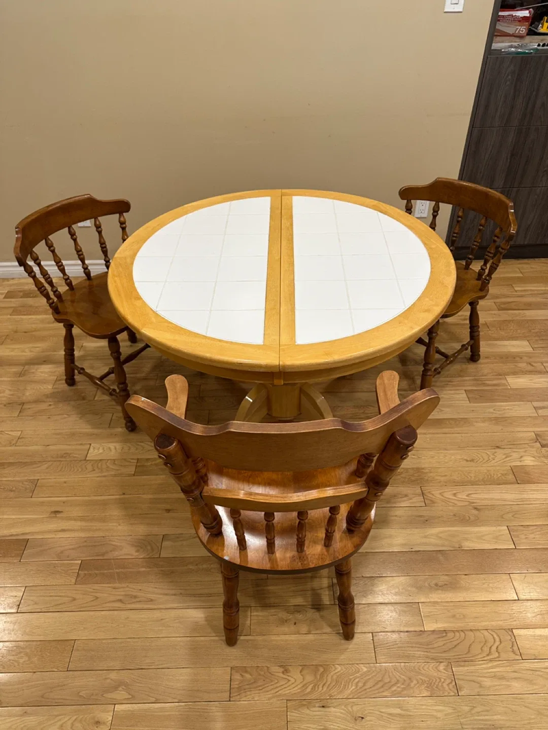 Solid Oak Tile-Top Pedestal Extendable Dining Set (CAN DELIVER)