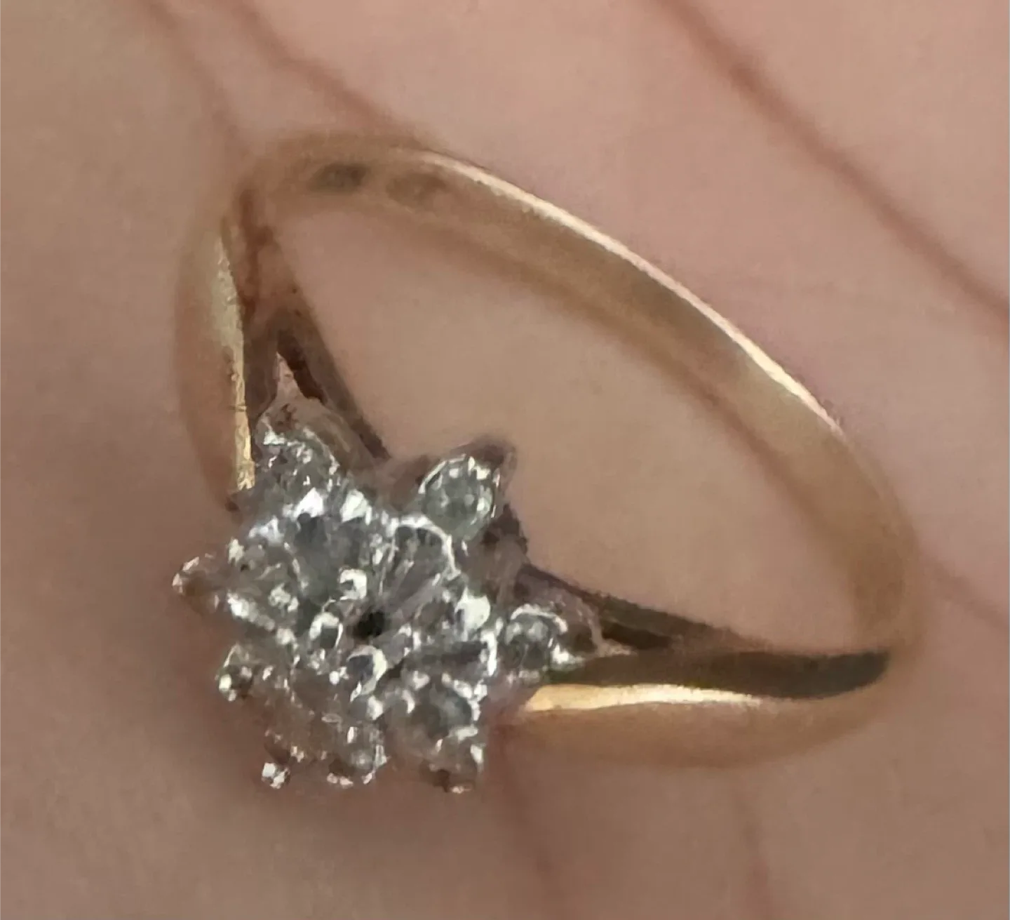 Gold & Diamond Ring image indicator(3)