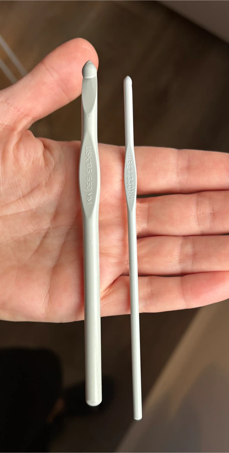 Red Heart Crochet Hooks - 3.50mm & 6.50mm - photo 3