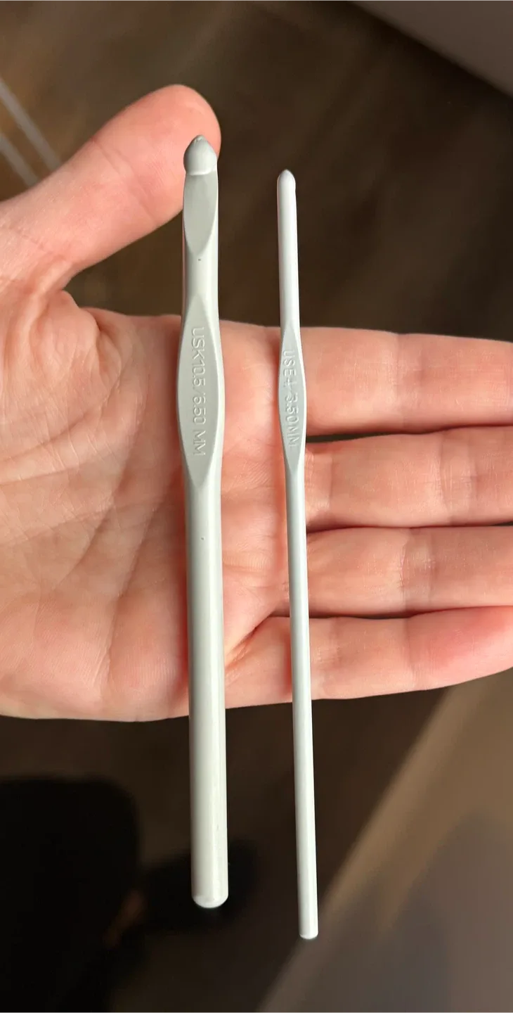 Red Heart Crochet Hooks - 3.50mm & 6.50mm image indicator(3)