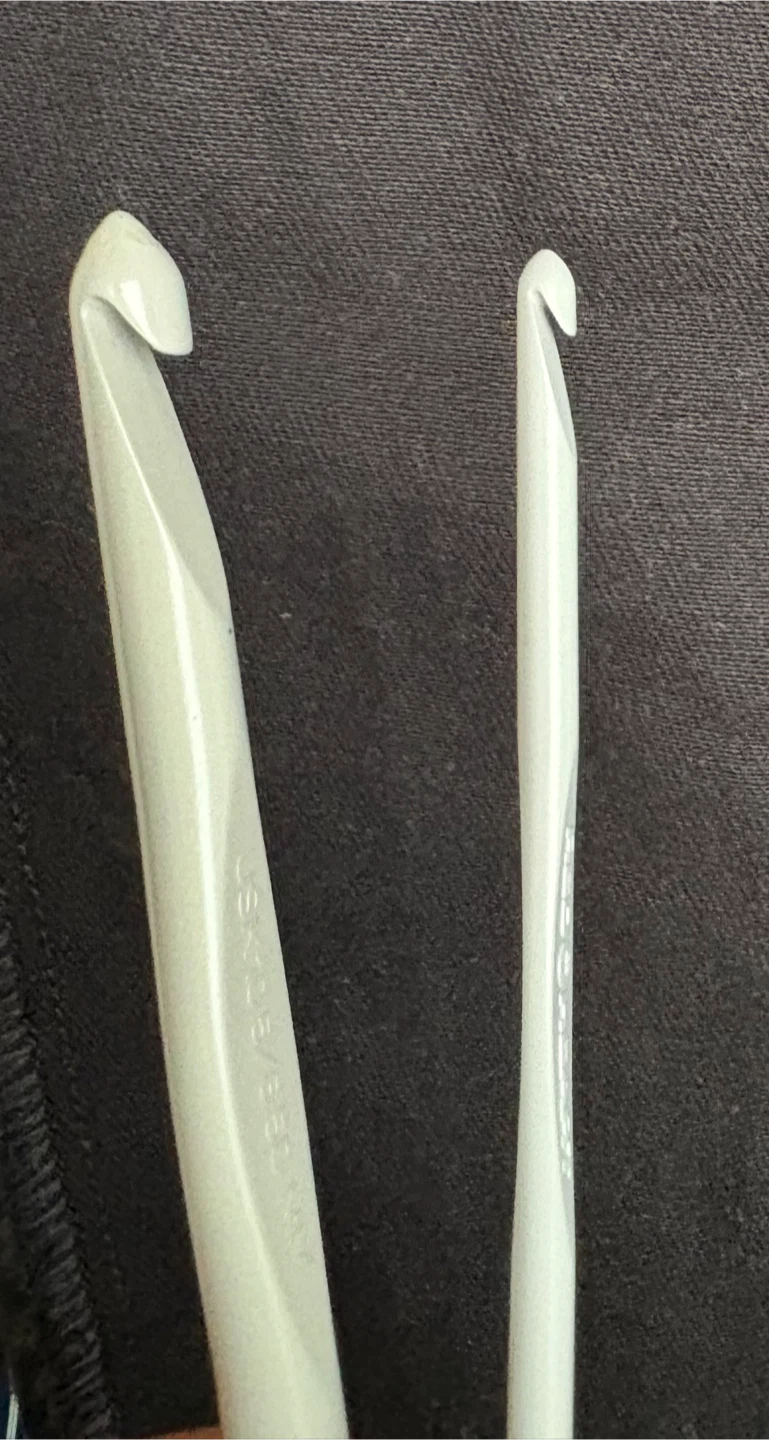 Red Heart Crochet Hooks - 3.50mm & 6.50mm - photo 4