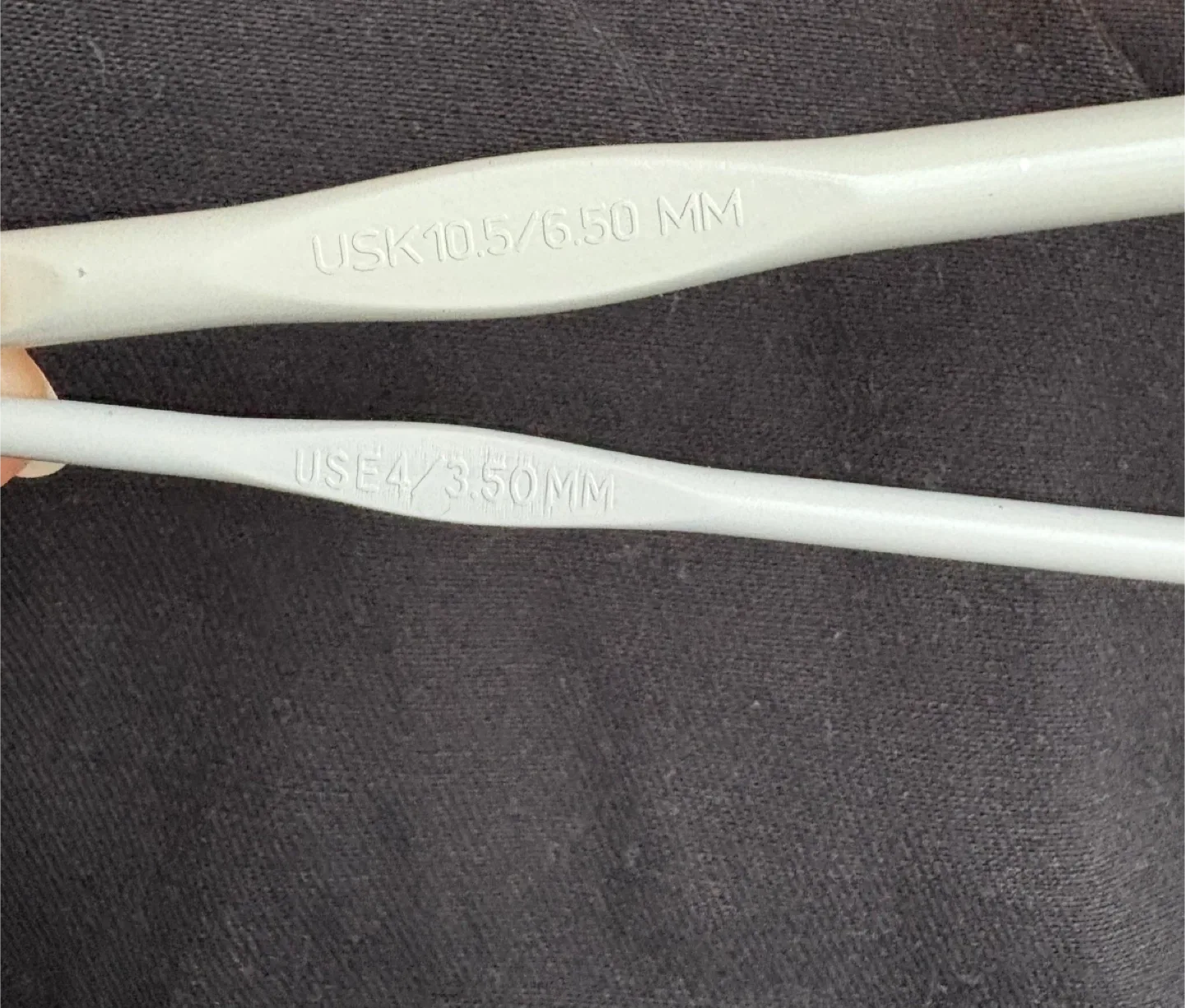 Red Heart Crochet Hooks - 3.50mm & 6.50mm