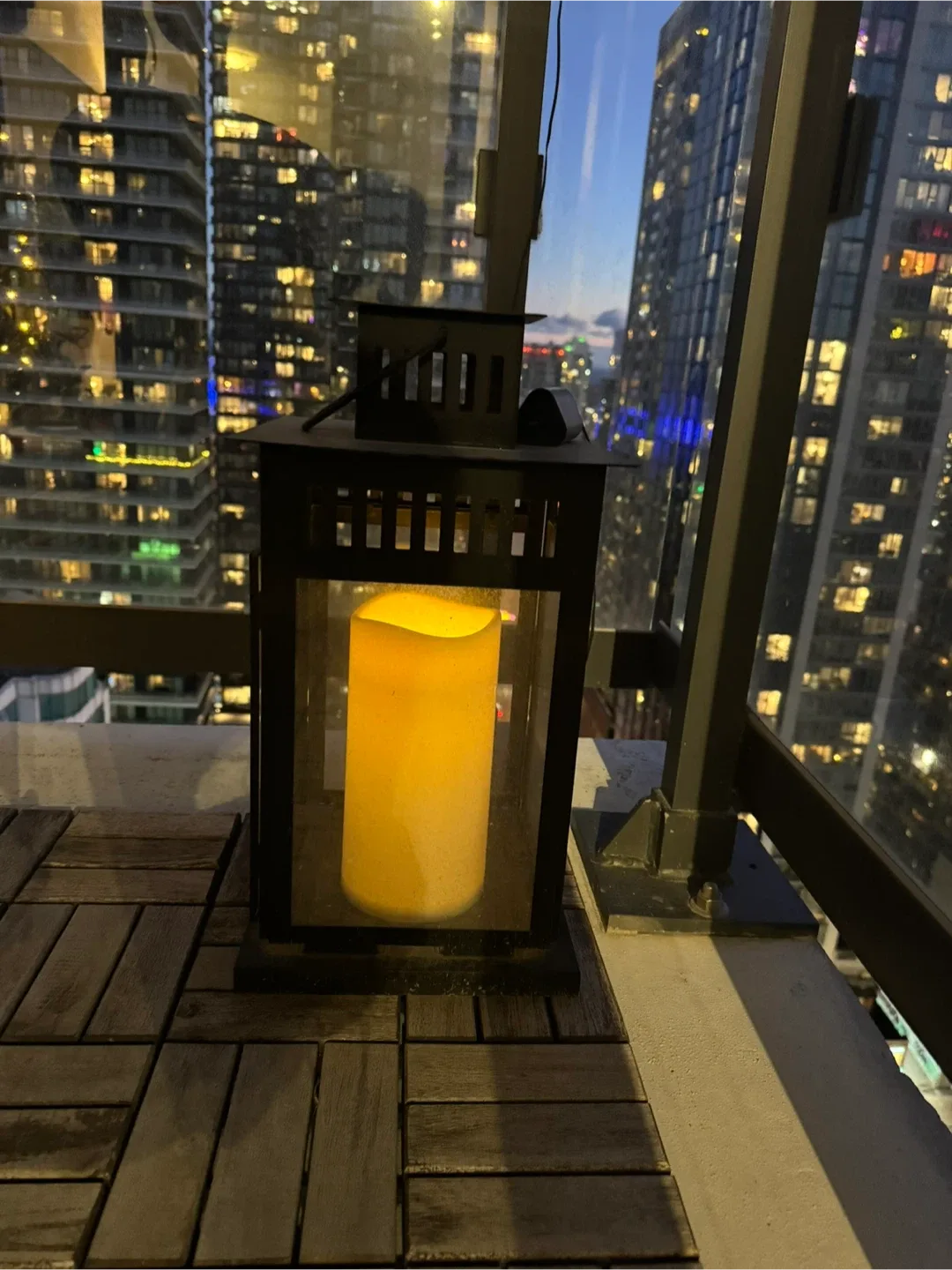 Decorative Black Metal Lanterns image indicator(2)