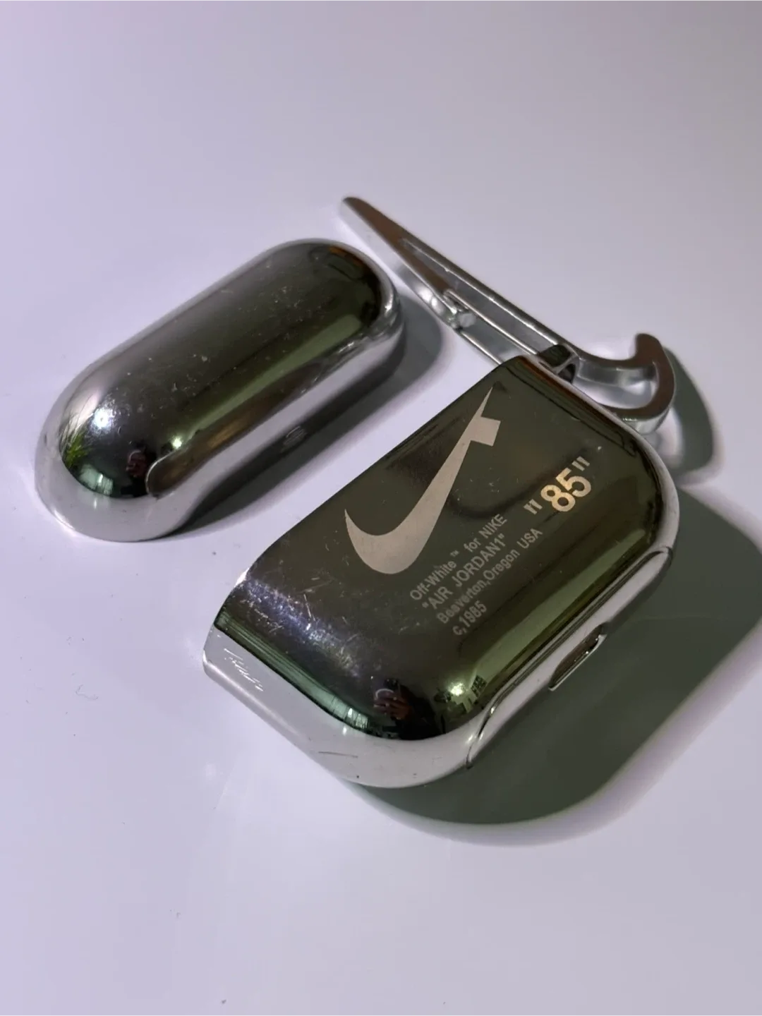 Nike Off-White Air Jordan AirPods Pro Case image indicator(2)