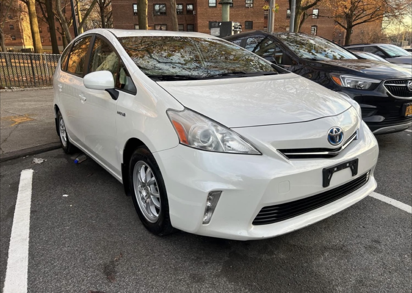 2012 Toyota Prius V Hatchback - photo 3