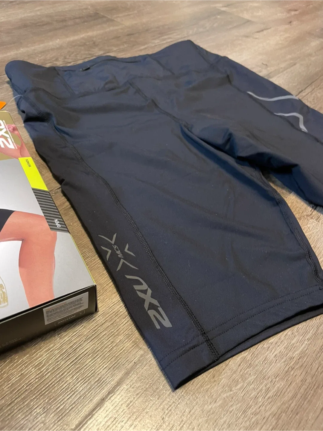 NEW! 2XU Women's Running Compression Shorts - Size L image indicator(5)