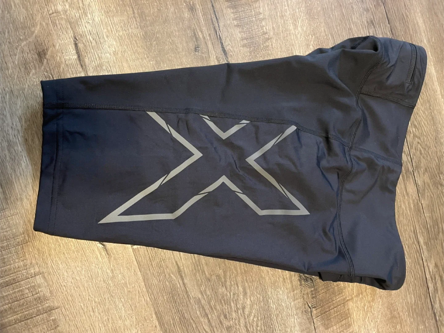 NEW! 2XU Women's Running Compression Shorts - Size L image indicator(8)