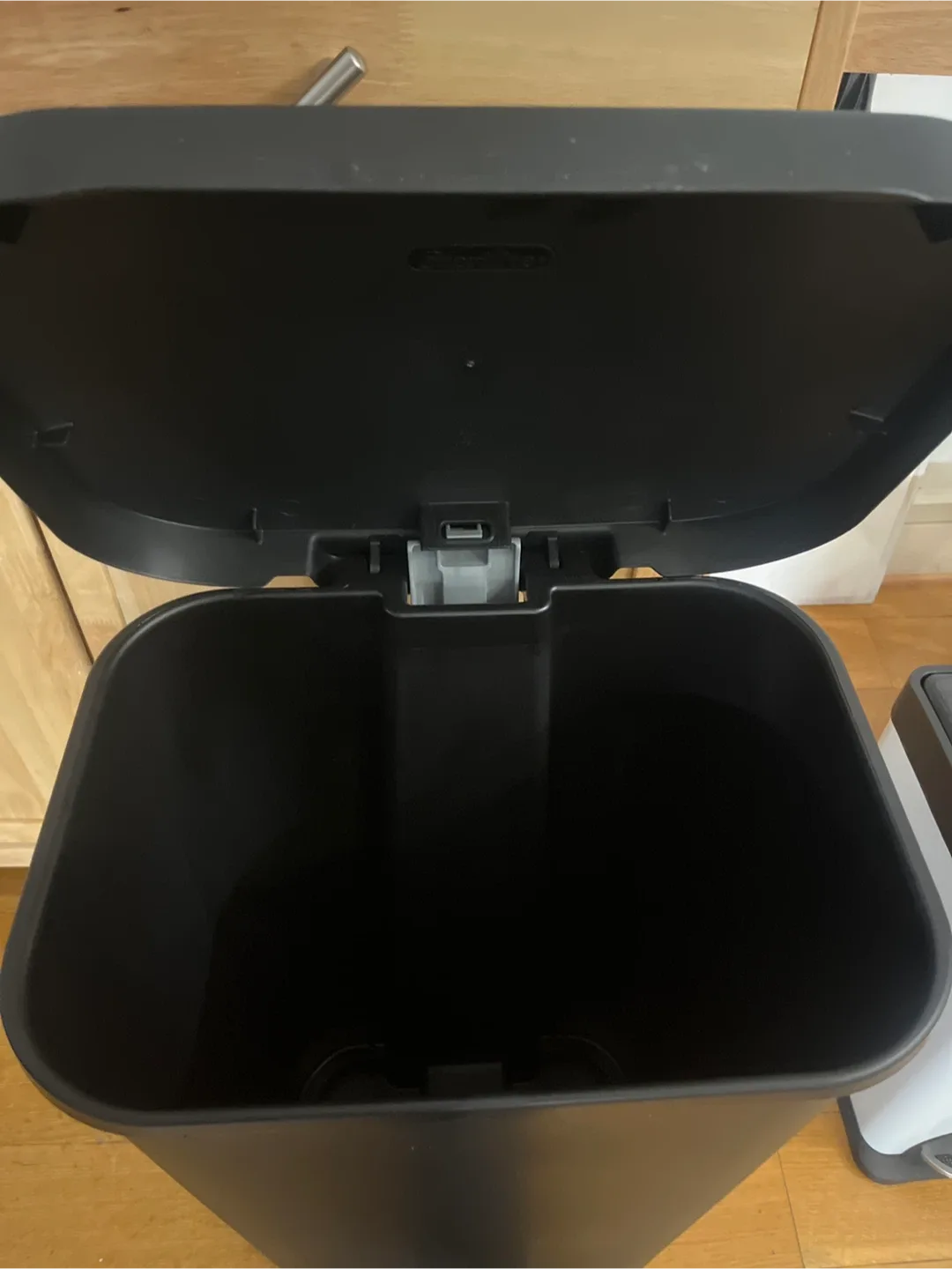 Black Step-On Trash Can image indicator(2)