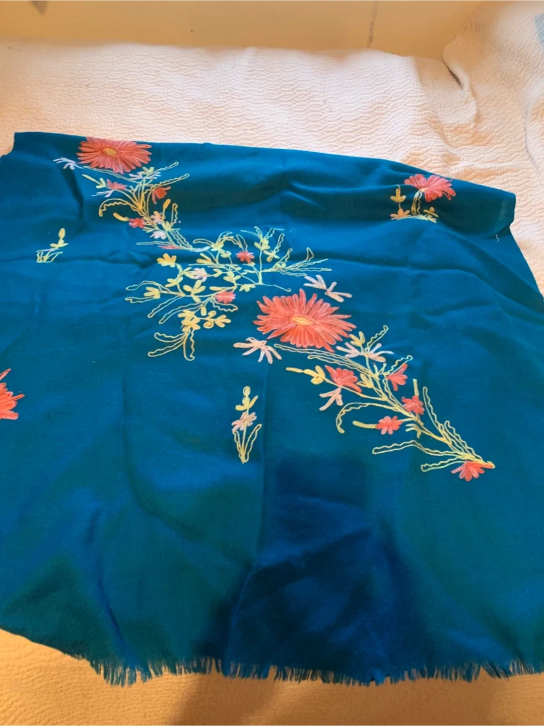 Real wool Kashmiri shawl image indicator(2)