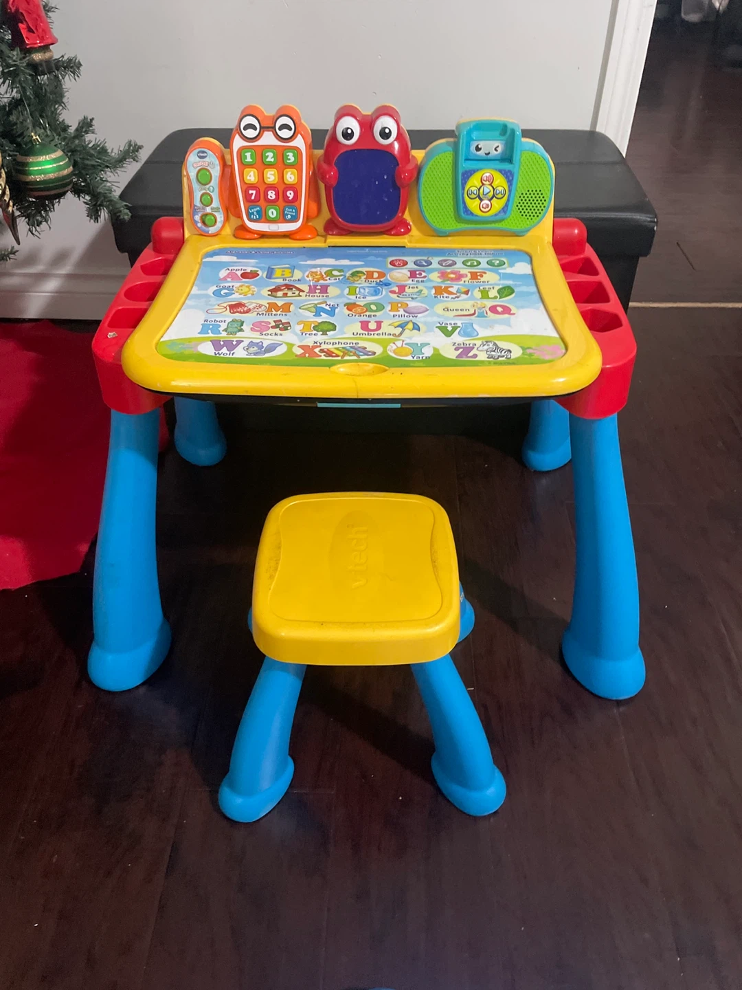 VTech Sit-to-Stand Learn & Discover Table