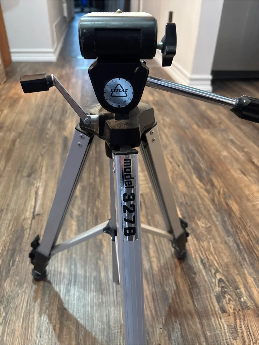 Excelas 327B Tripod