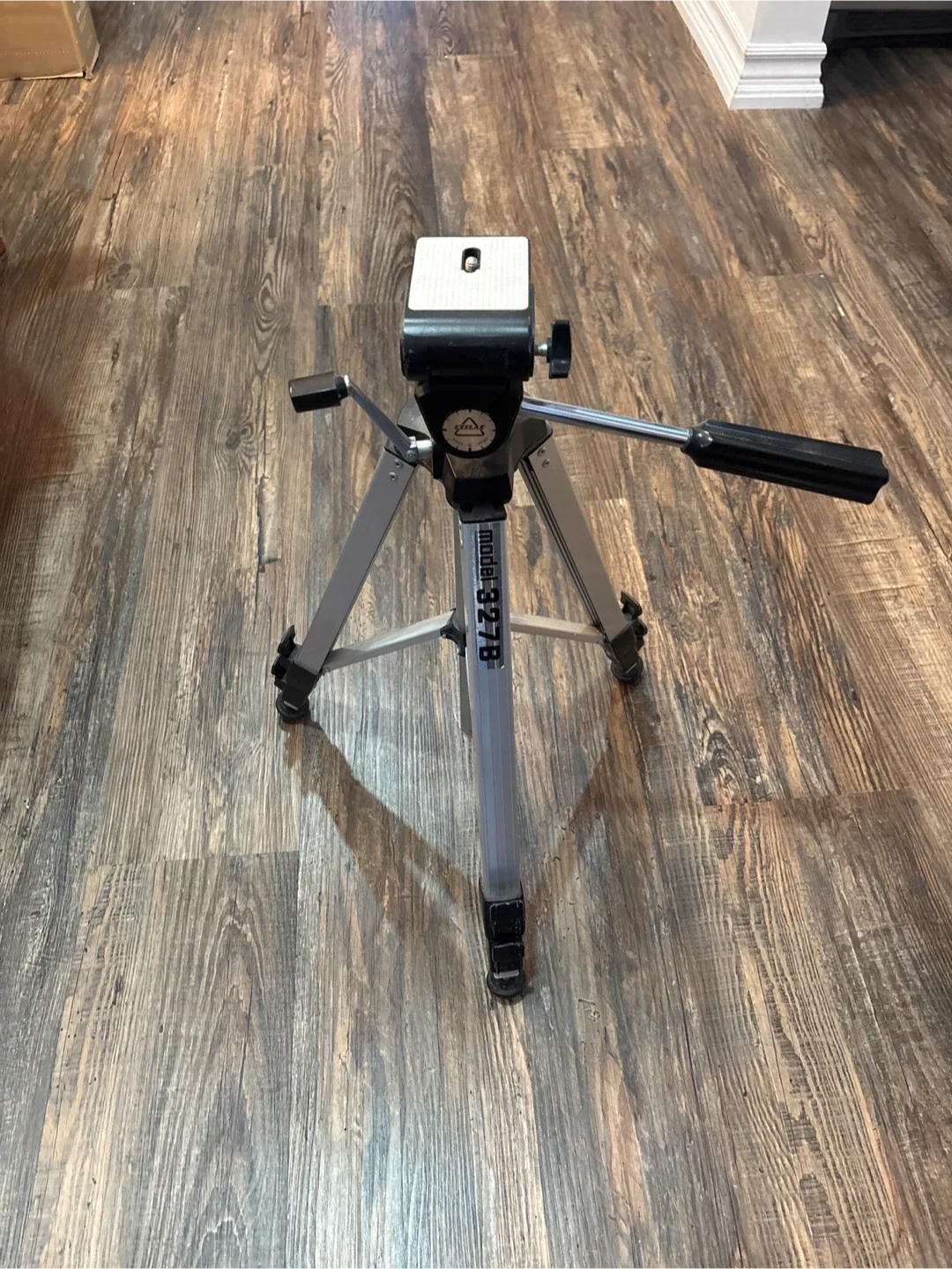 Excelas 327B Tripod image indicator(2)